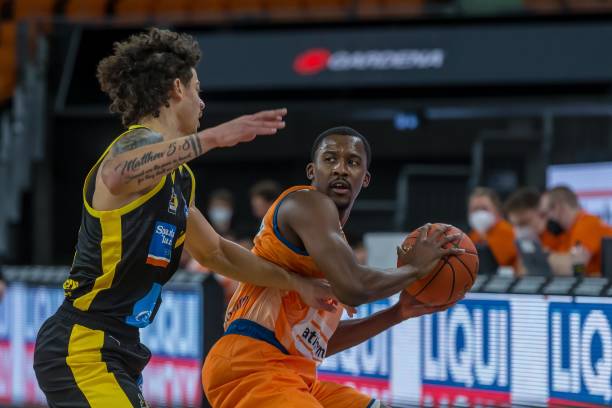 强硬表态 强硬表态