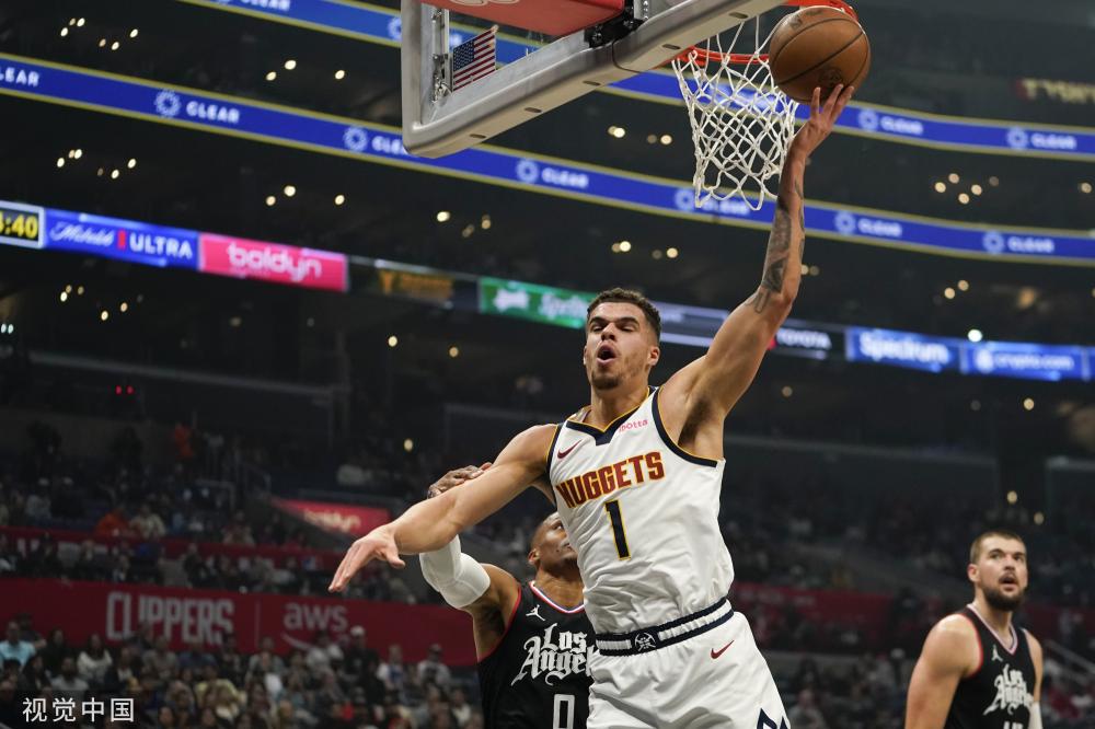 他让我们看 他让我们看