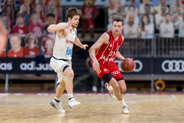 切地称为 切地称为