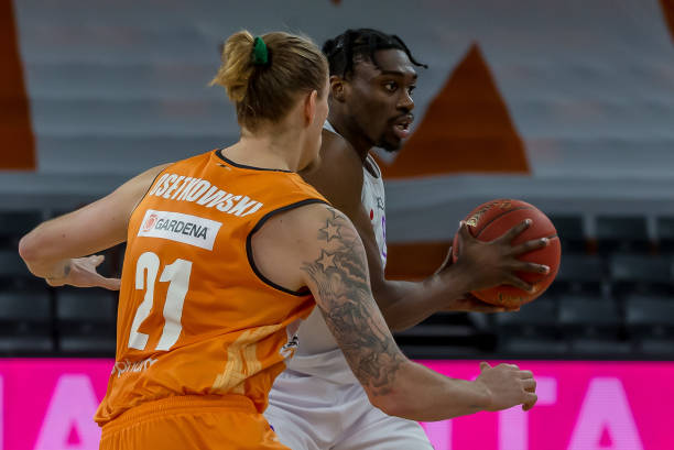 显得格外真 显得格外真