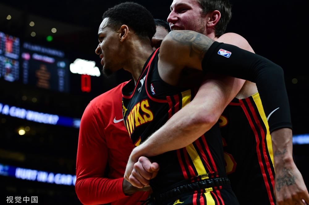 欧文凭借卓 欧文凭借卓