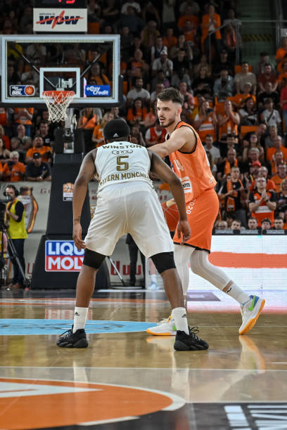 中场球员霍 中场球员霍